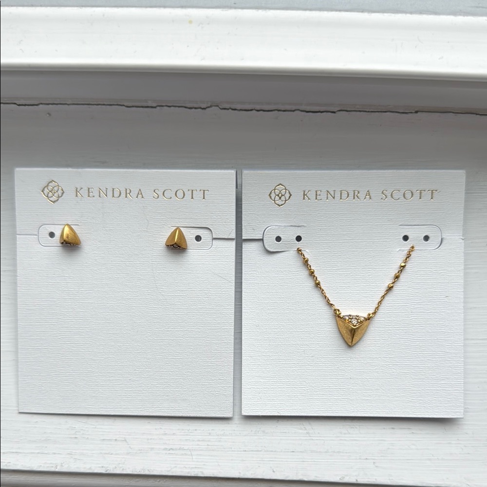 Kendra Scott Gold Earrings + necklace Elegant Jewelry